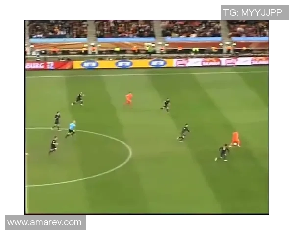 从足球场到商界的跨界传奇:转场球星如何打造全新人生轨迹 从足球场到商界的跨界传奇:转场球星如何打造全新人生轨迹