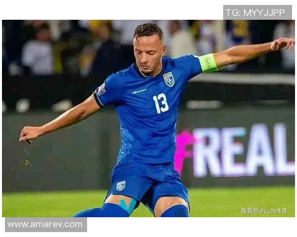 足球巨星大腿力量惊人瞬间展现,实力与魅力并存的完美画面 足球巨星大腿力量惊人瞬间展现,实力与魅力并存的完美画面