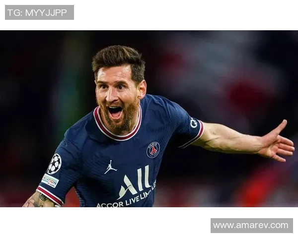 足球巨星风采：以球场为背景的艺术肖像作品展示